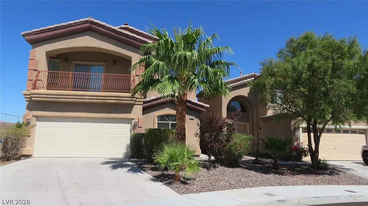 5 bed, 3.0 bath, 2304 sqft, $2,400 — Photo 2