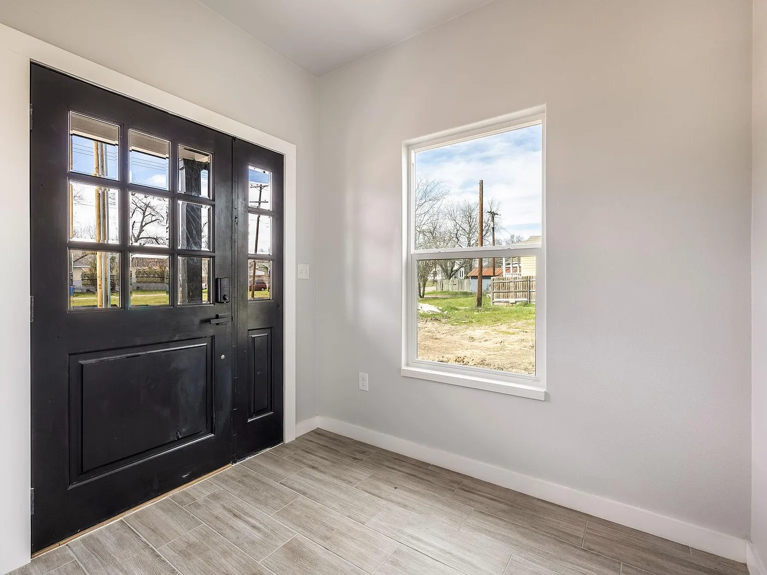 3 bed, 2.5 bath, 1480 sqft, $1,995 — Photo 3