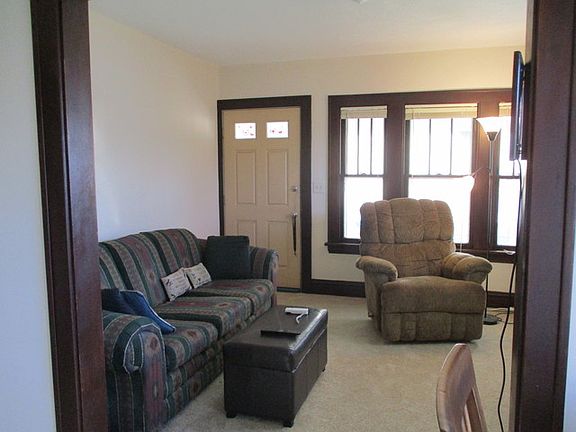 4th image of 108 N Crest Ave