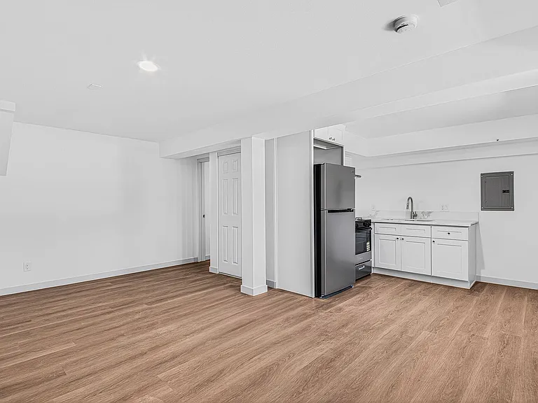 1121 Daisy Avenue — Photo 23