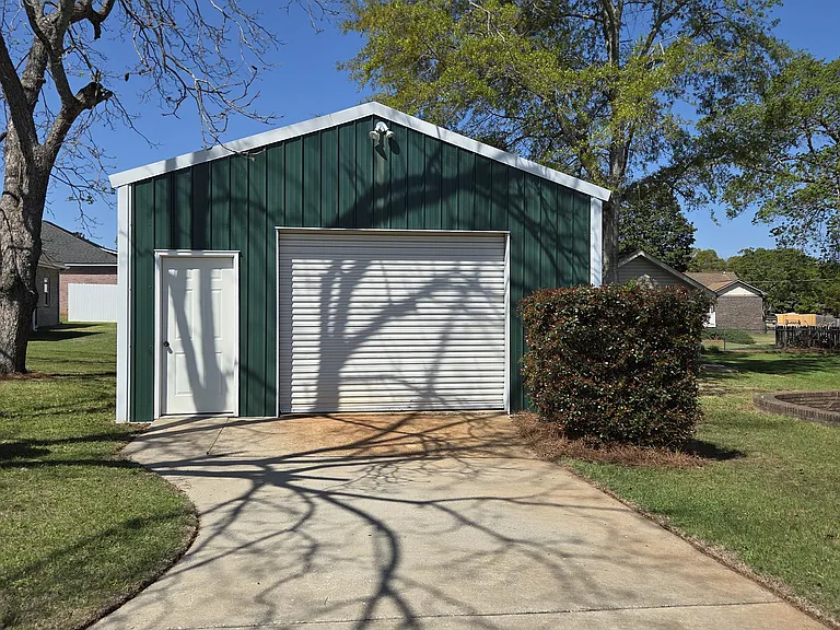 305 Candy Dr — Photo 12