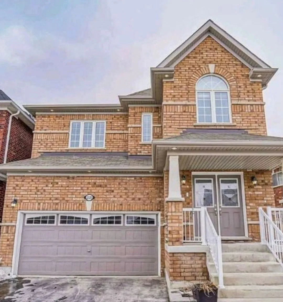 4 bed, $3,200 — Photo 1
