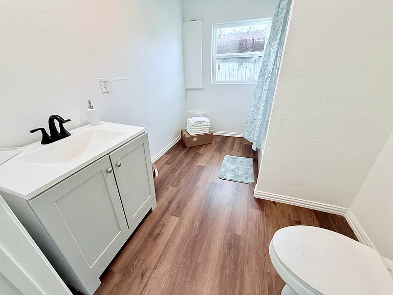 727 W Day St — Photo 11