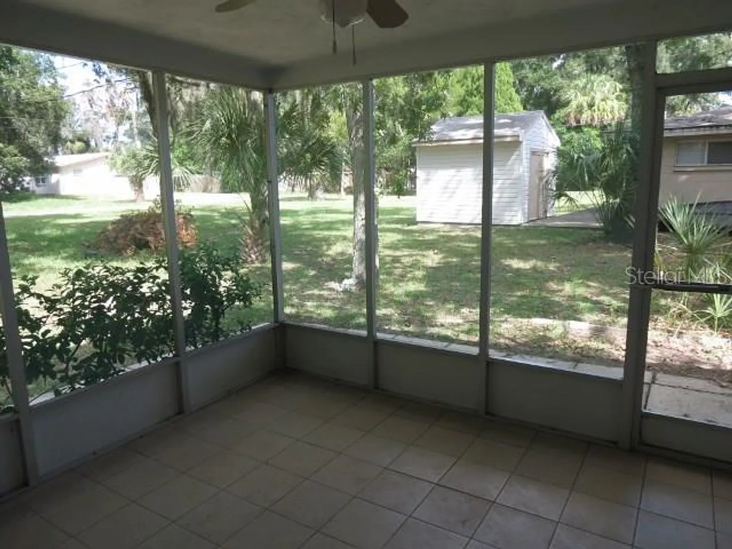 2 Bedroom 1 Bath Attached Garage Huge Backyard — Photo 3