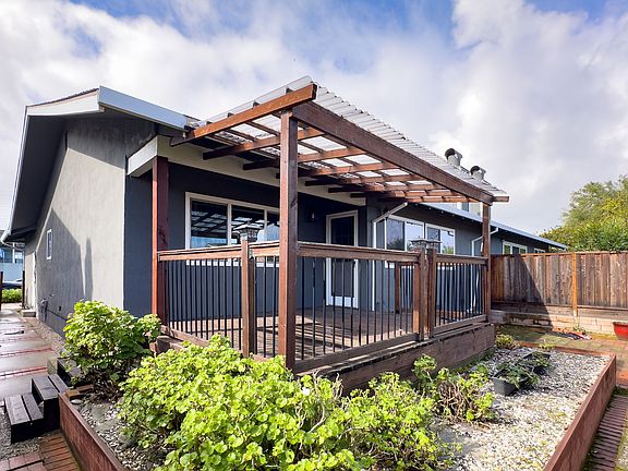 5th image of 685 Comet Dr #1