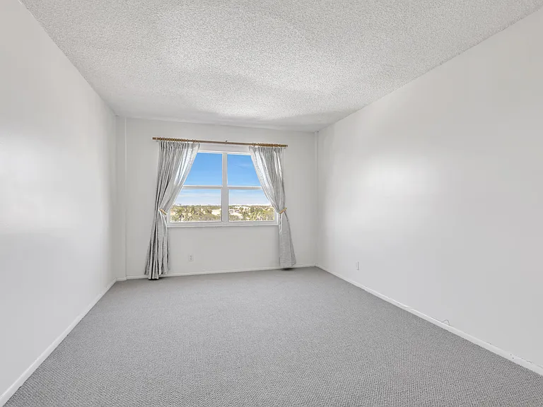 2555 NE 11th St #804 — Photo 12