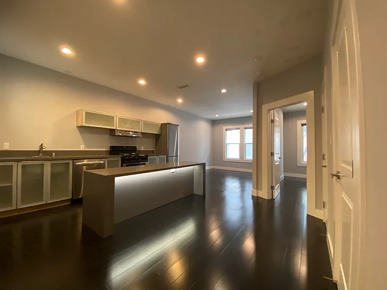 777 Pine St #4 — Photo 3