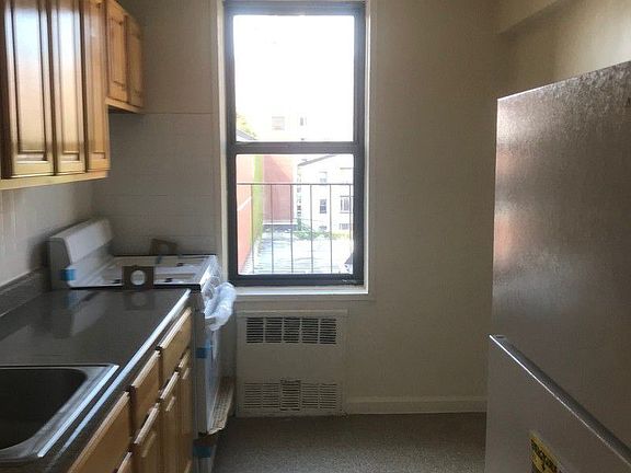 4th image of 8929 163rd St APT 4N