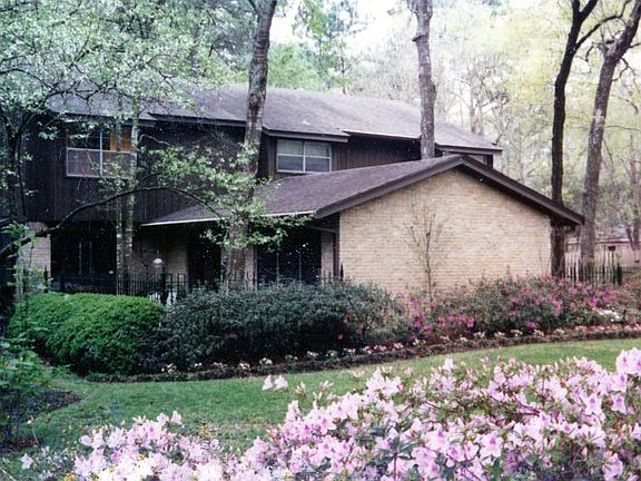 This home has been torn down. The seller provided old pictures of the property. It was a beautiful piece of paradise.