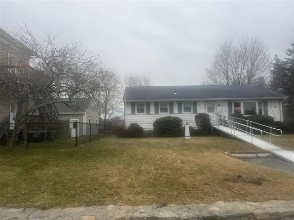 343 Judson St, Tiverton, RI 02878