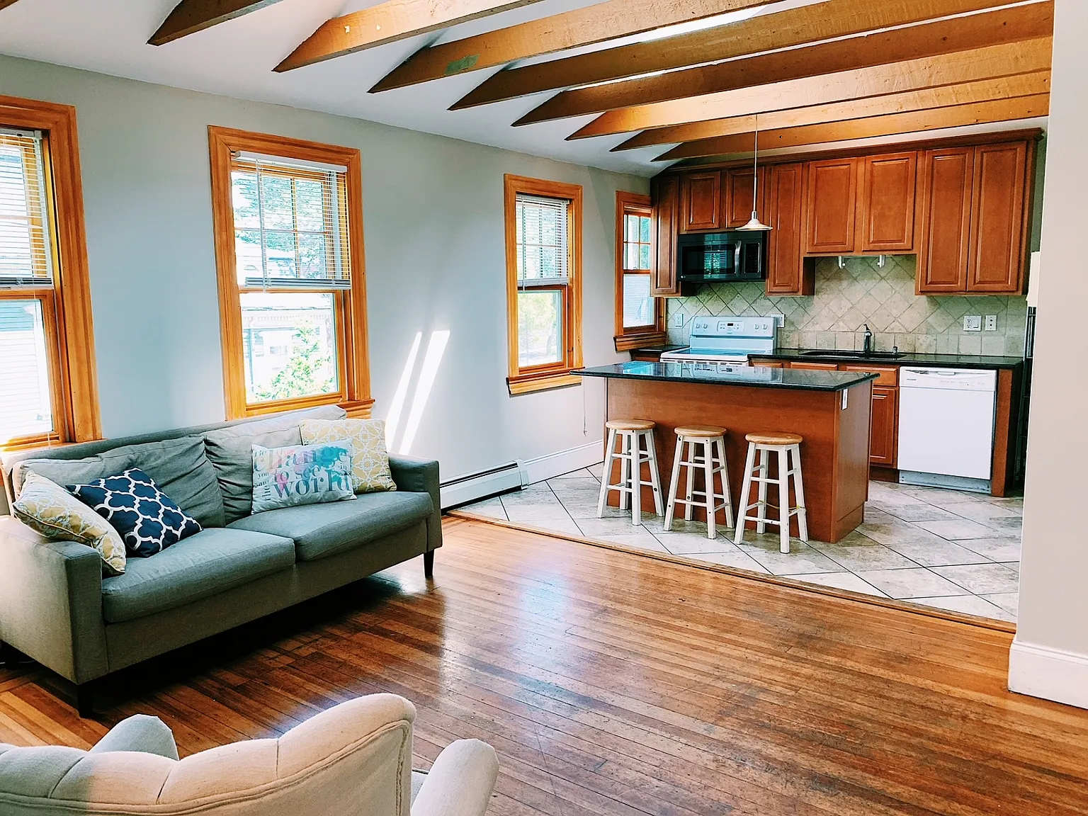 4 bed, 1390 sqft, $4,700 — Photo 3