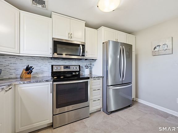4th image of 972 Ridgewood Road