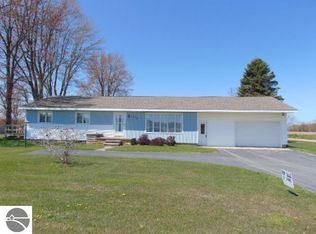 1989 N Jerome Rd, Ithaca, MI 48847