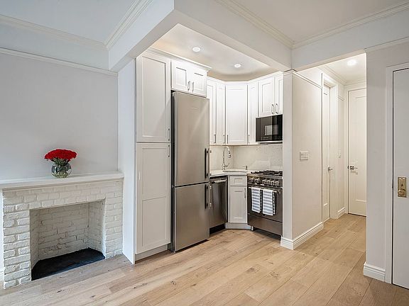 4th image of 88 Horatio St APT 2C