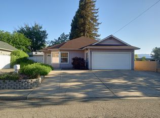 30 Royale Ave, Lakeport, CA 95453