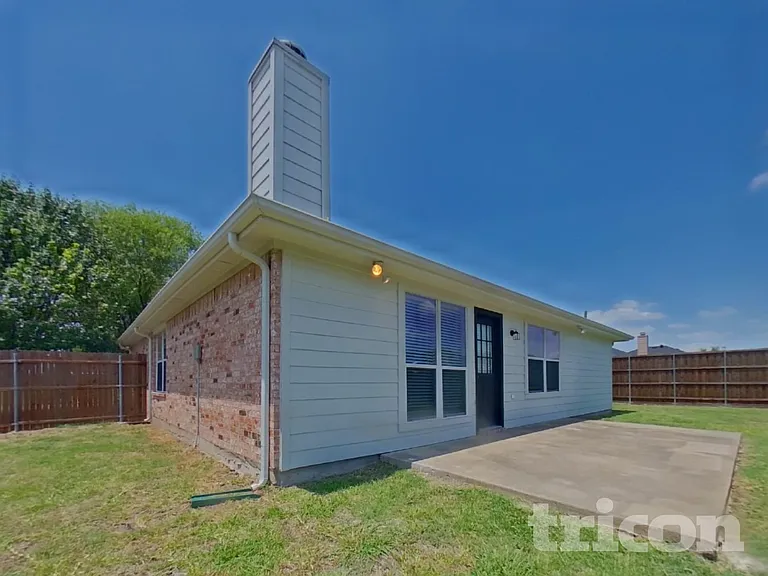 233 Amherst Dr — Photo 17