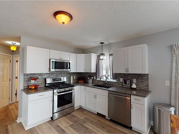 3rd image of 156 Westcombe Park