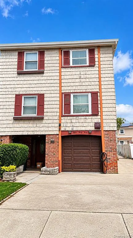 3 bed, 3267 sqft, $3,300 — Photo 1