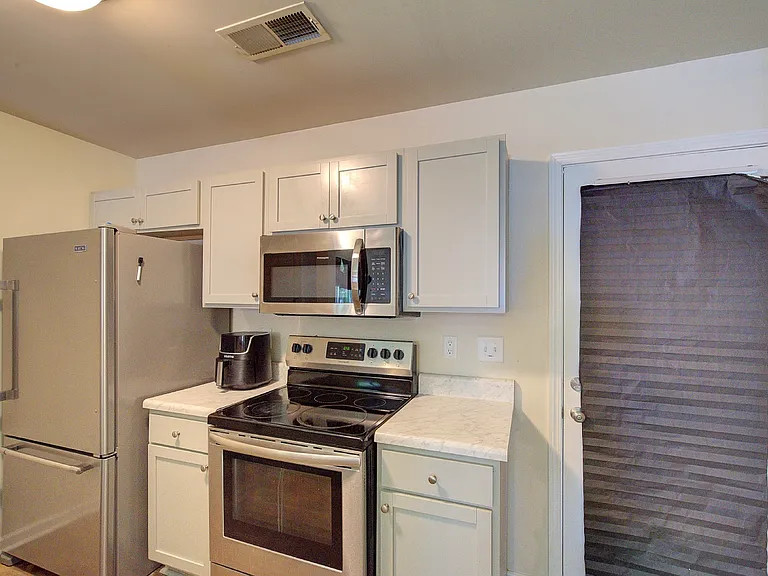 109 Corning St #A — Photo 11