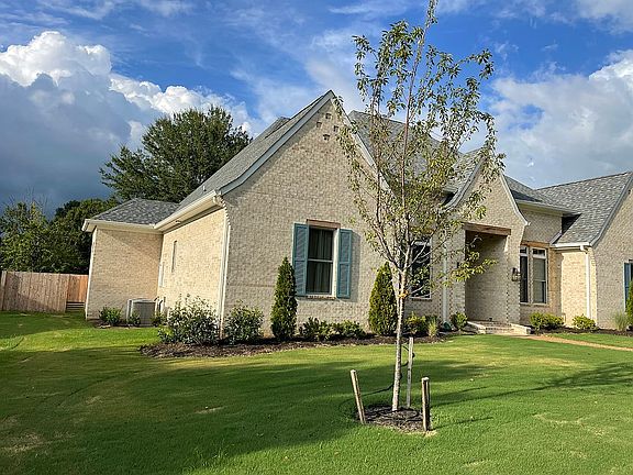 4th image of 11 Stonebrook Pl