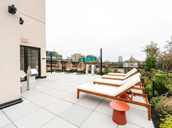 376 Bedford Avenue image 16 of 23