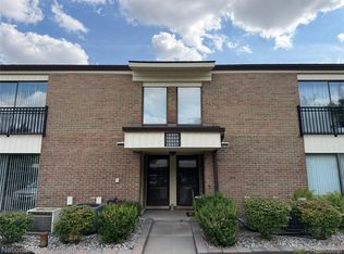 18207 University Park Dr, Livonia, MI 48152