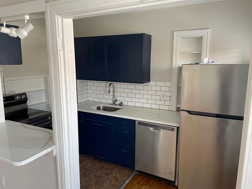1st image of 808 W 38th St #12