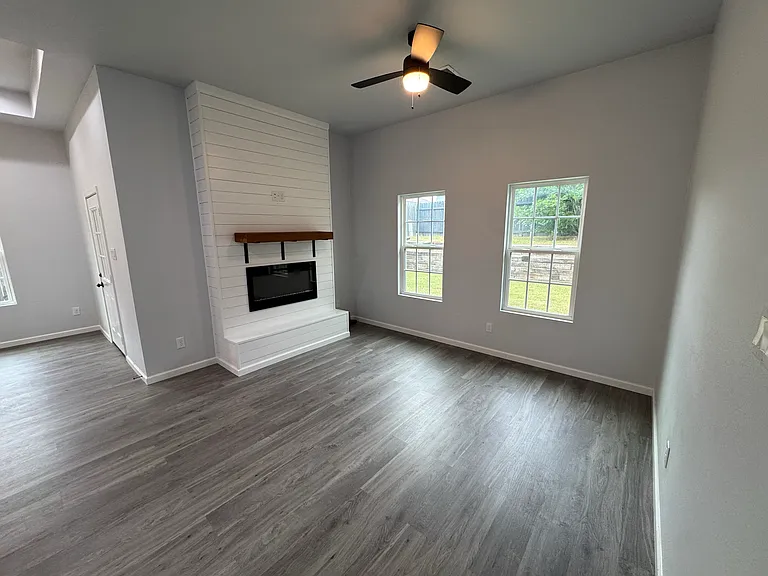 2213 Beverly Dr — Photo 10
