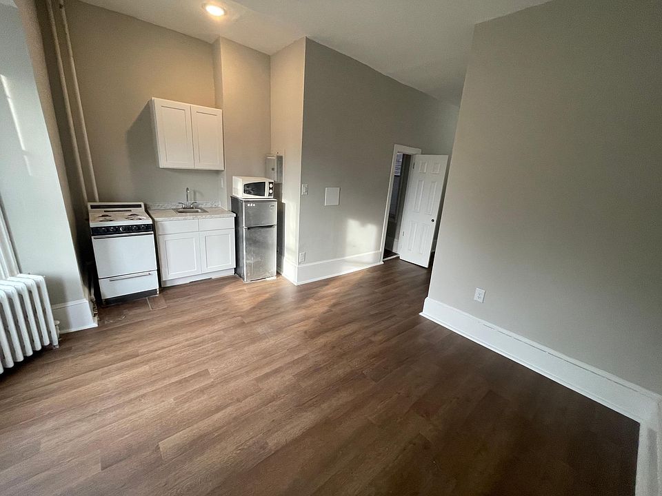 2nd image of 447 S 43rd St #2F