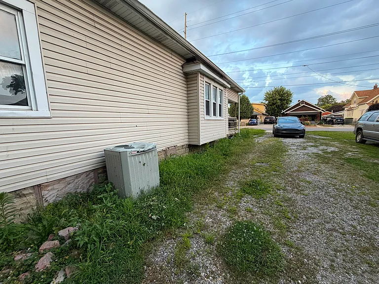 250 S Sherman Dr — Photo 20