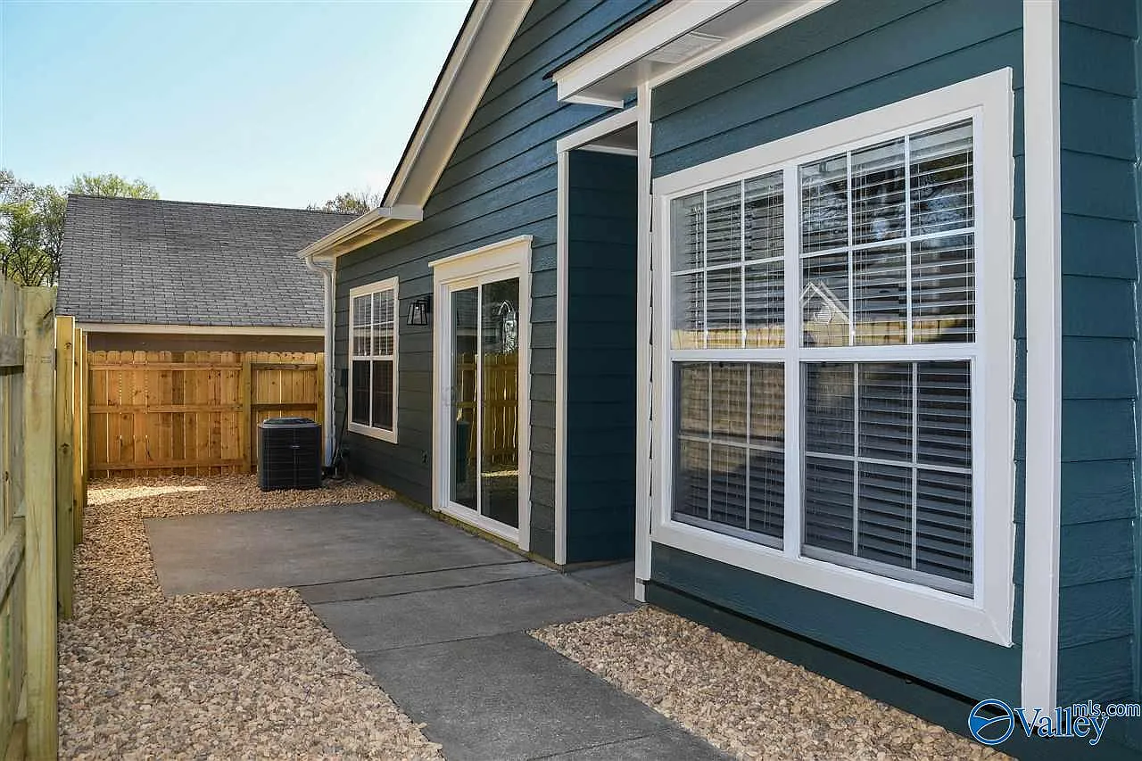 2 bed, 2.0 bath, 1160 sqft, $1,395 — Photo 2