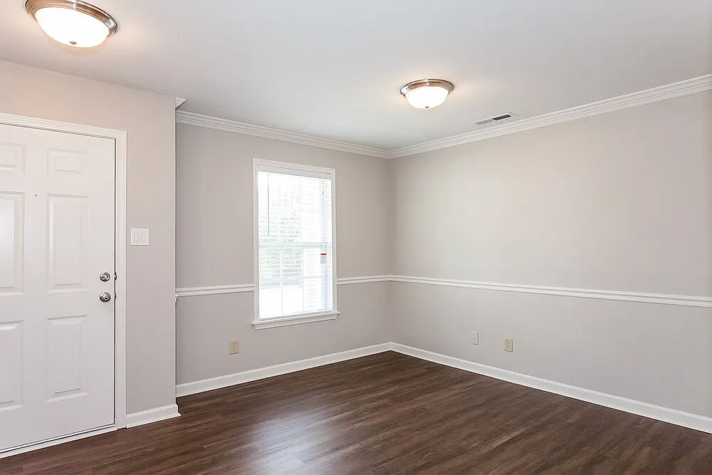 3 bed, 2.5 bath, 1913 sqft, $2,030 — Photo 4