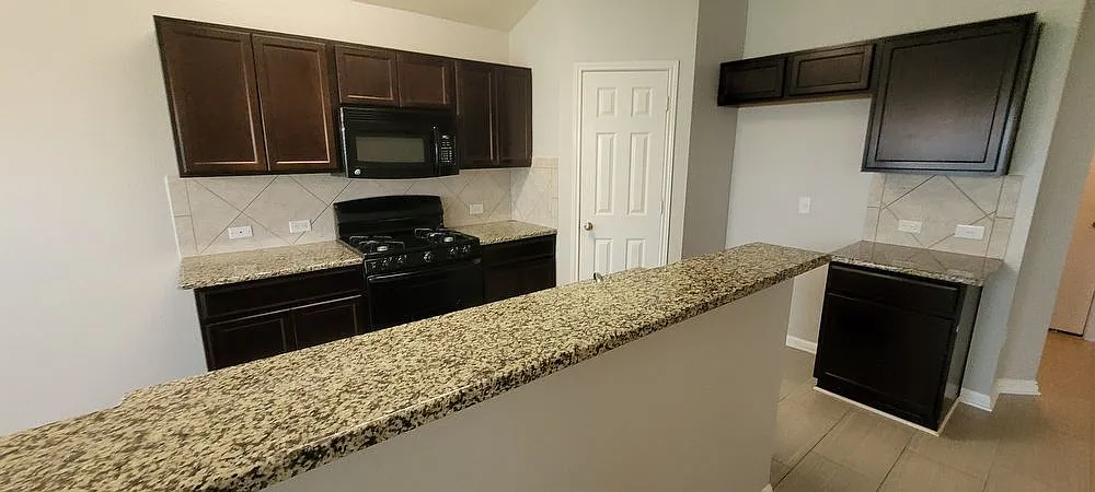 3 bed, 2.0 bath, 1490 sqft, $1,950 — Photo 4