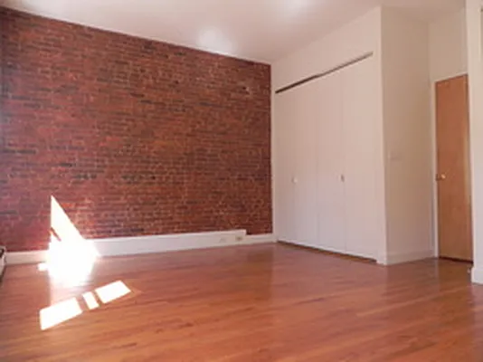 Rented by Link NY Realty | media 34