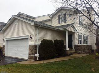 63 Lakeview Dr, Hamburg, NJ 07419