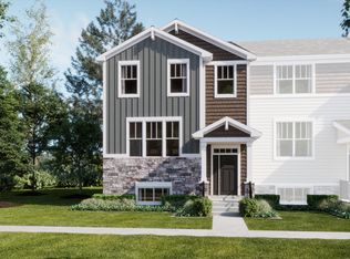 423 Red Oak Cir, Volo, IL 60020