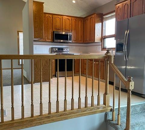 5th image of 16326 Manderson St
