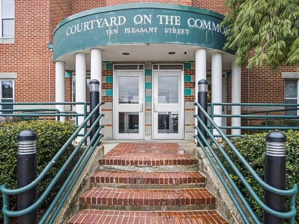 10 Pleasant St APT 208, Lynn, MA 01902