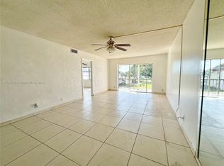 711 S Hollybrook Dr APT 304, Pembroke Pines, FL 33025