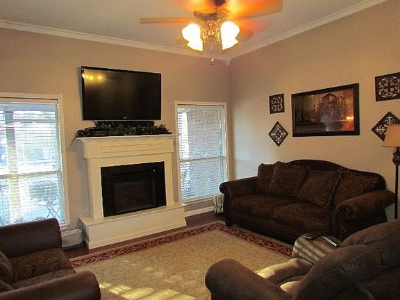 5th image of 15089 Country Acres Dr