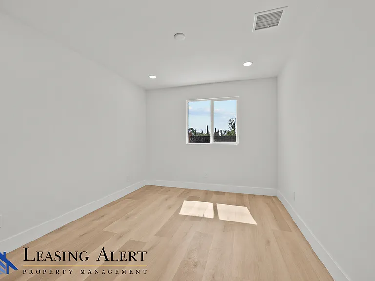 16446 Lassen St — Photo 8