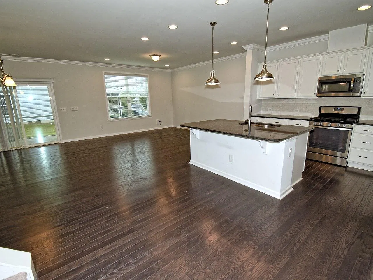 4 bed, 3.5 bath, 2480 sqft, $2,100 — Photo 4