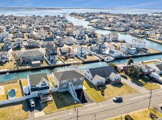 12 Elgin Rd, Amityville, NY 11701