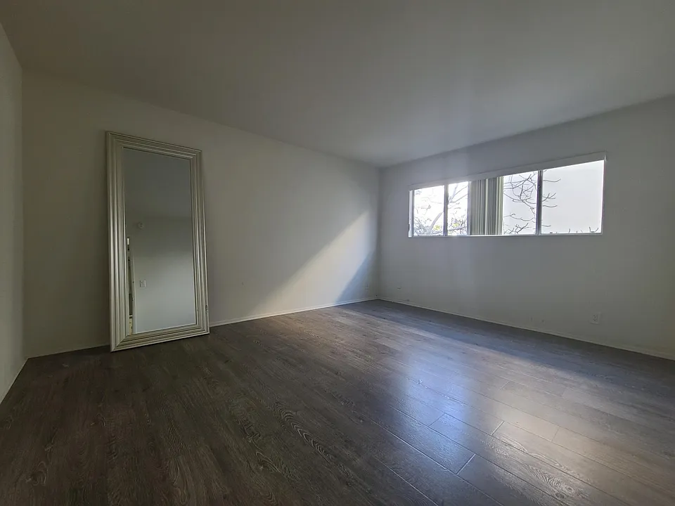 105 N Croft Ave #2