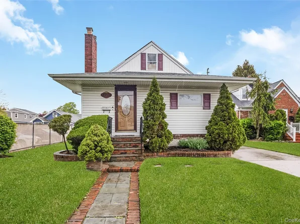 219 Oakview Avenue, Oceanside, NY 11572