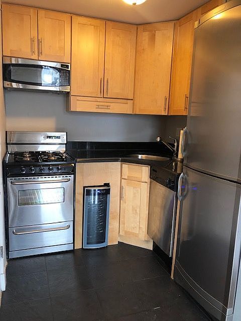 1st image of 190 Avenue B Frnt 1
