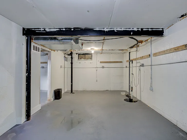 524 S Stephenson Hwy — Photo 14