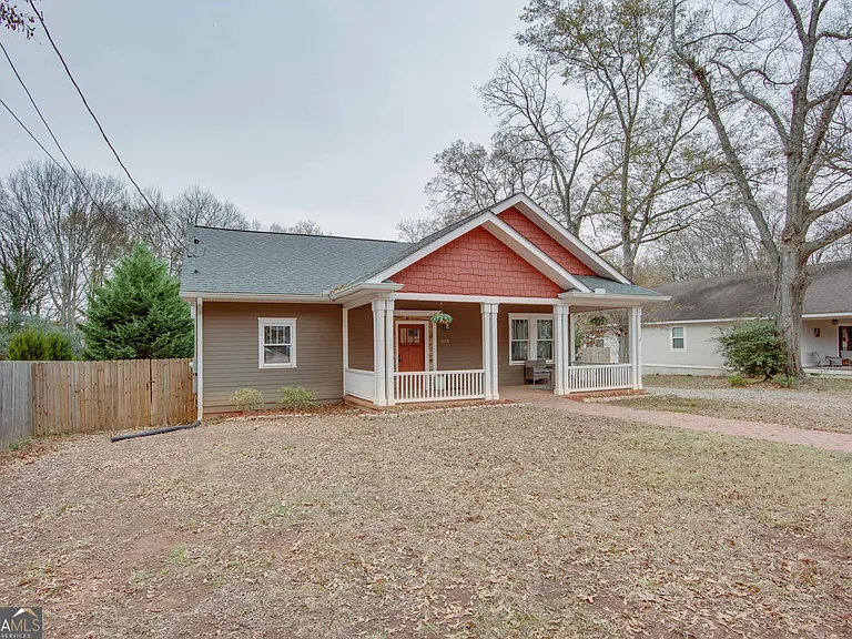 1698 Temple Ave — Photo 2