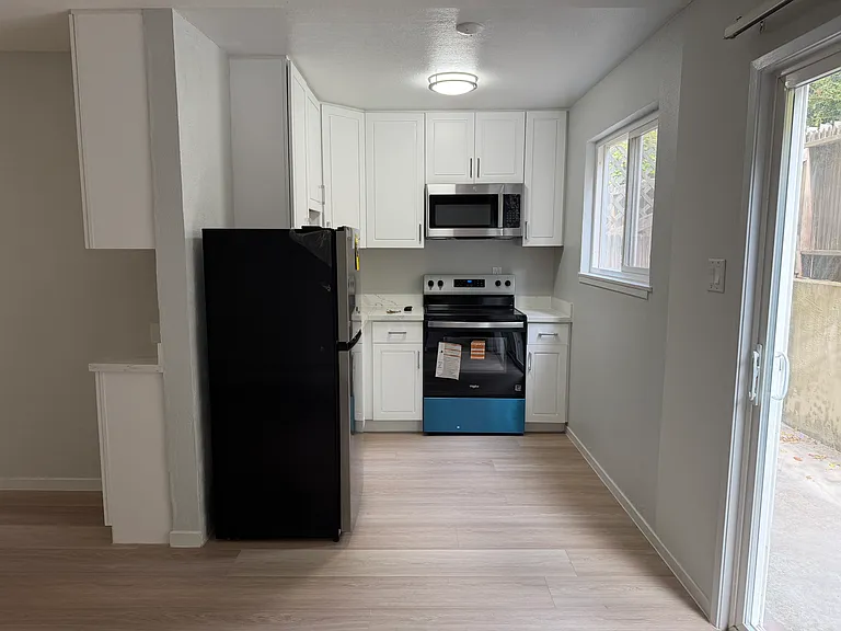 400 Monterey Blvd #5 — Photo 10