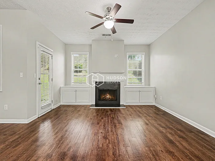 1060 Clairidge Ln — Photo 5